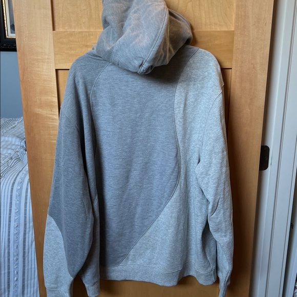 ALO Yoga Heather Gray Sweatshirt - Picture 4 of 4